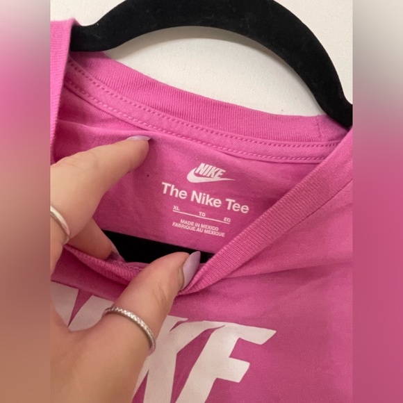The Nike Tee Pink - Picture 3 of 4